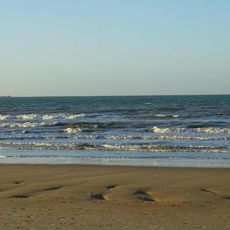 In Near Sandy Beaches, Cleaning Included 아파트